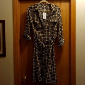 Super cute lightweight silky textured coat with ty at waste size extra large